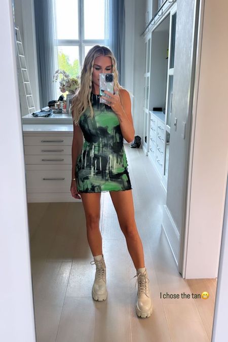 CMA Fest Outfit 💚🤩 

dress l green dress l mini dress l country concert l country outfit l boots 