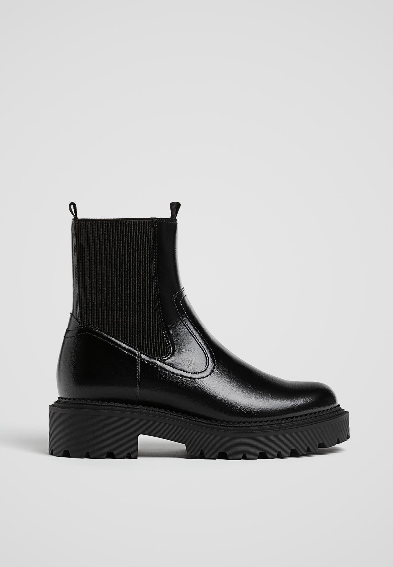 Flat black ankle boots | Stradivarius (UK)