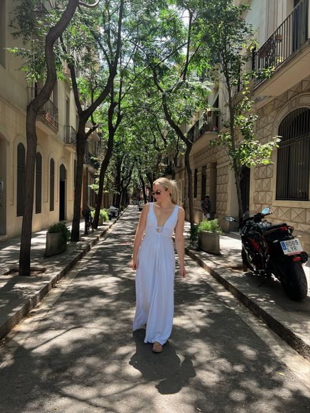 Cute white dress from the lovely @susanamonaco 🤍 walked all over Barcelona in this dress ✨

#LTKtravel #LTKstyletip #LTKunder100