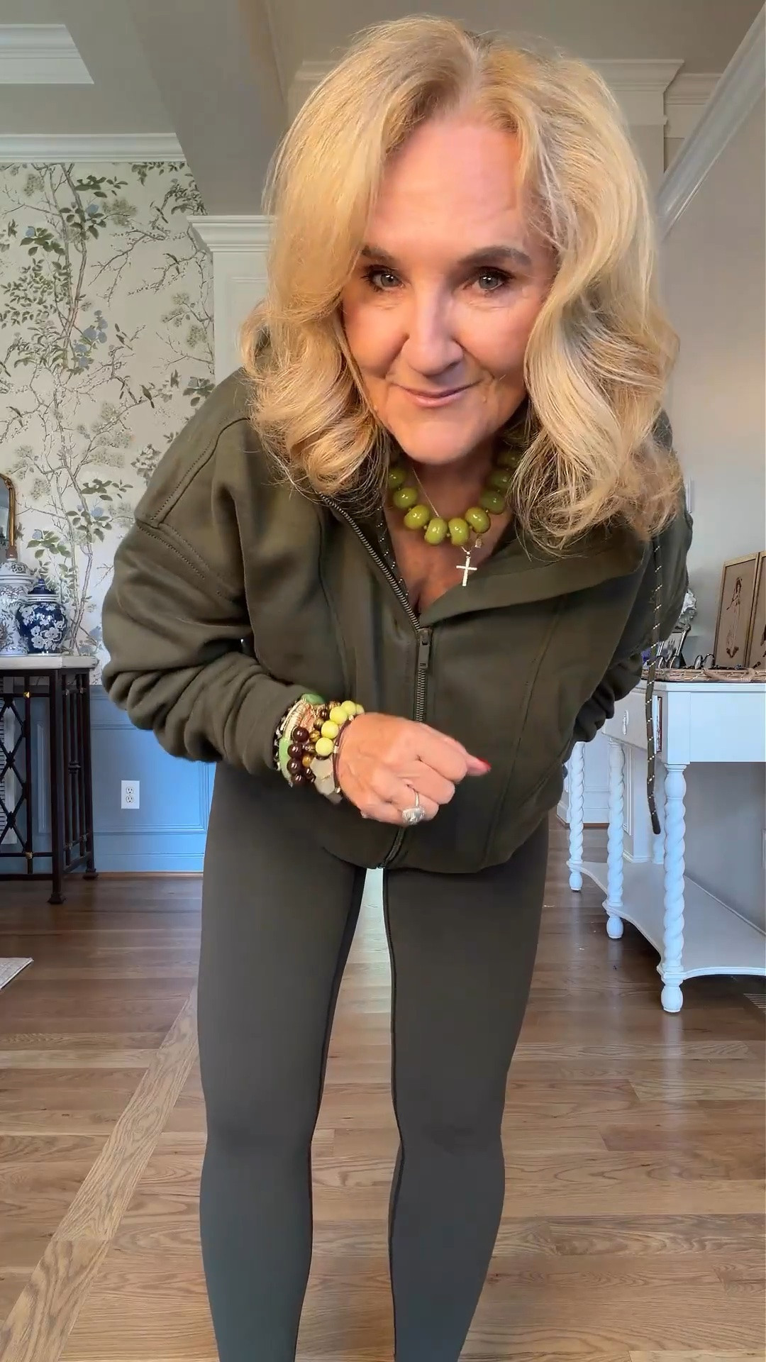 Use code NANETTEXSPANX 15% off your 1st order

This is the kind of jacket I’d throw on for a morning walk or running errands. I’m wearing a medium, and I like that the olive green works with so much more than just leggings!