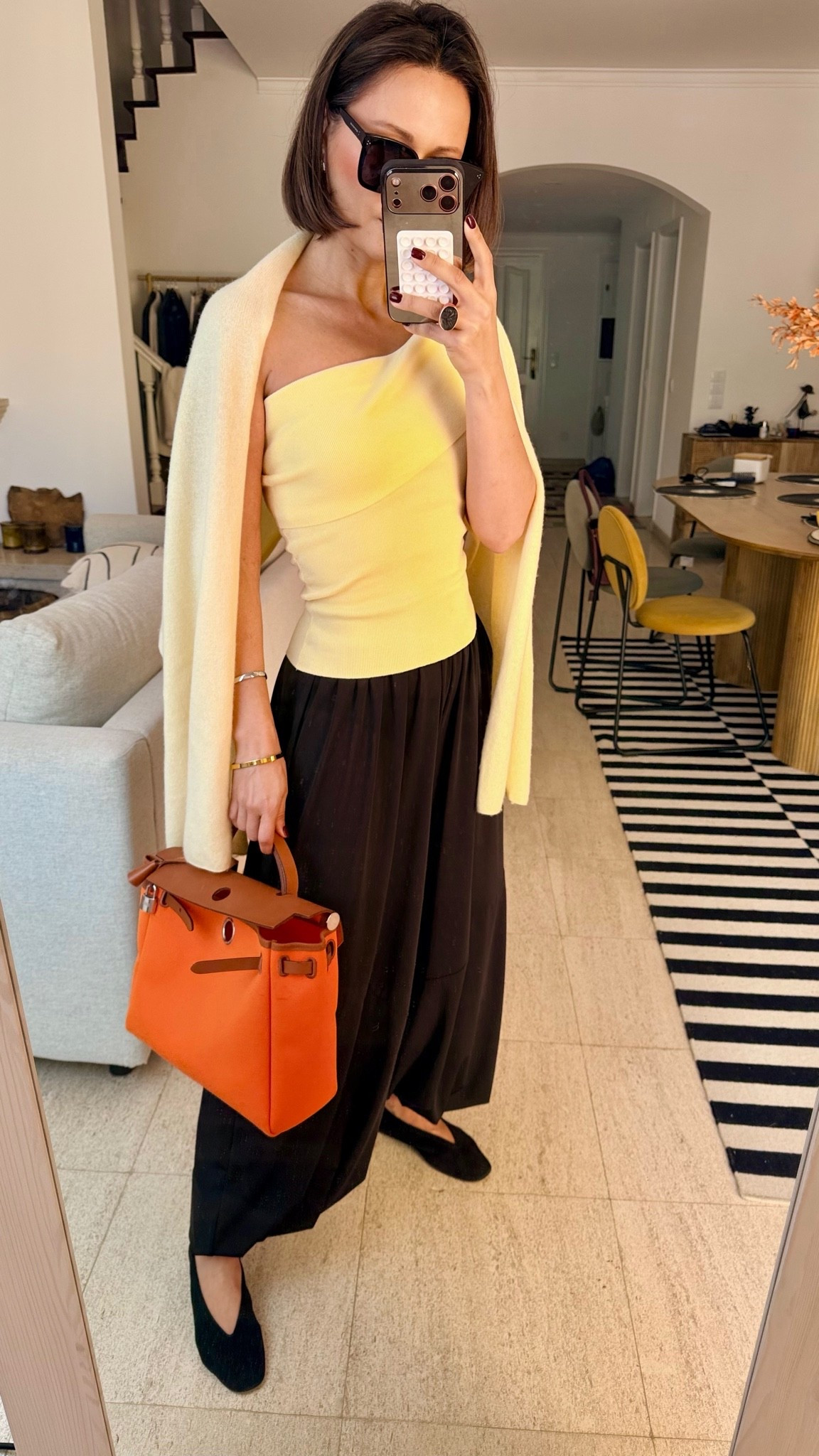 Pants are in size XS 🖤 yellow top - size S