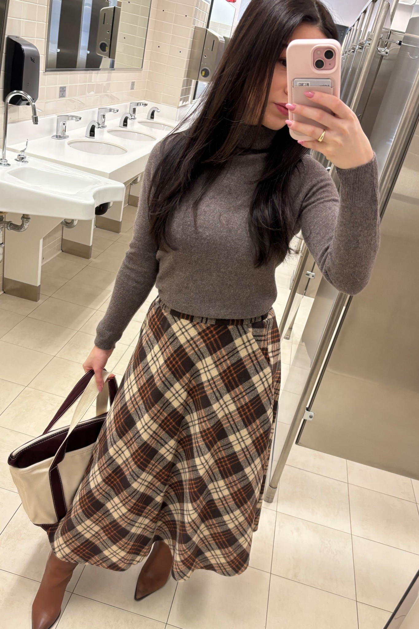 Cashmere turtleneck now under $50 🤯❣️ 

#LTKSeasonal #LTKootd #LTKSaleAlert