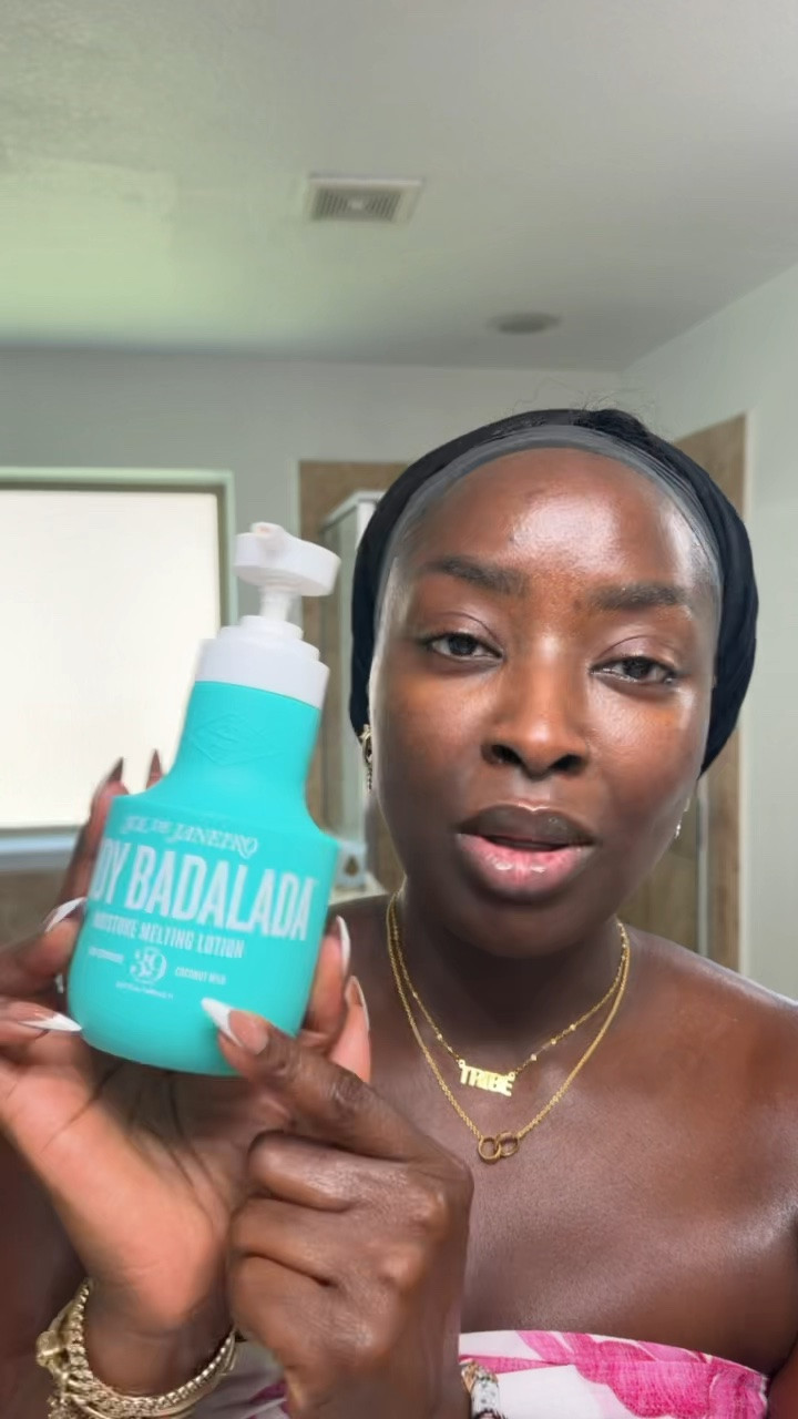 In love with this Sol de Janeiro Body Badalada Intense Moisture Lotion and Oil from Brown Sugar Babe. The combo is soooooo good!