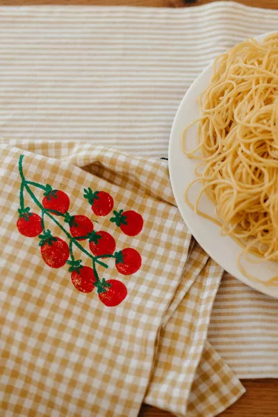 Julie Peach Block Printed Gingham Tomato Napkin Set | Urban Outfitters (US and RoW)