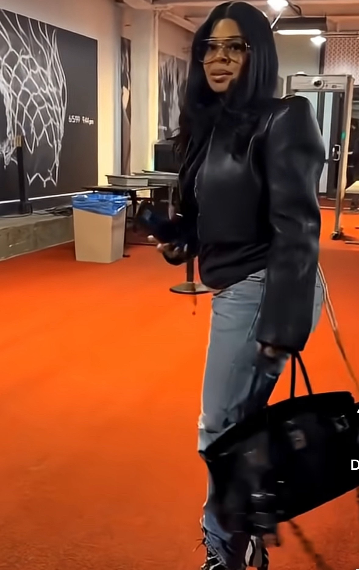 You ask, we answer #mostrequested! @5star_hollywood says, “Can we get the deets on this outfit please 🙏🏾” @marridosubmu_lige adds, “Can you please tell me where the jeans came from that Chrissy is wearing?” @__mainy types, “Cover this look please.” @lalagabor writes, “Hey FBD, Can you please tell me where these boots are from?!?😩❤️”

@chrissylampkin stepped out stylishly at a basketball game in a $5,990 @maisonalaia leather jacket and #alaia Zebra Suede Clear Platform Booties, $285 @shopsamarialeah Leah jeans, $450 @Cartier Vendome Santos sunglasses, and carried a $14,900 Limited Edition @hermes Shoulder Birkin 42 JPG Noir Clemence Palladium Plated. Hot! Or Hmm..?

📸: IG/Reproduction

#ChrissyLampkinFBD #chrissylampkin #chrissylampkinstyle  fbdaily BombStyle