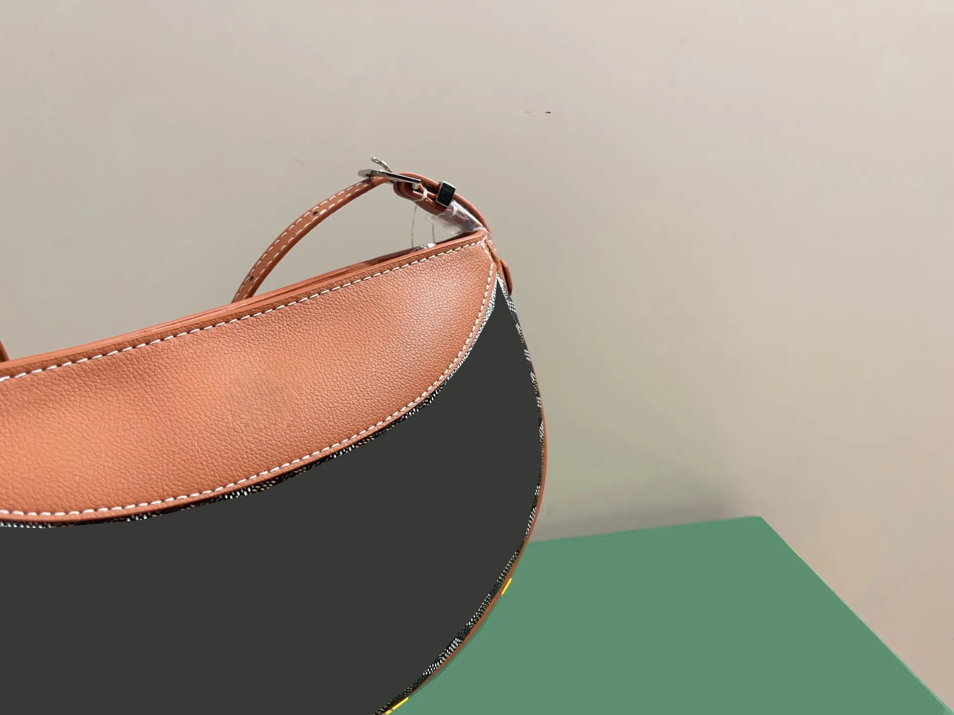 2025 New Commuter Versatile Fashion Leisure Series Moon Bag Swallow Bag Shoulder Bag | DHGate