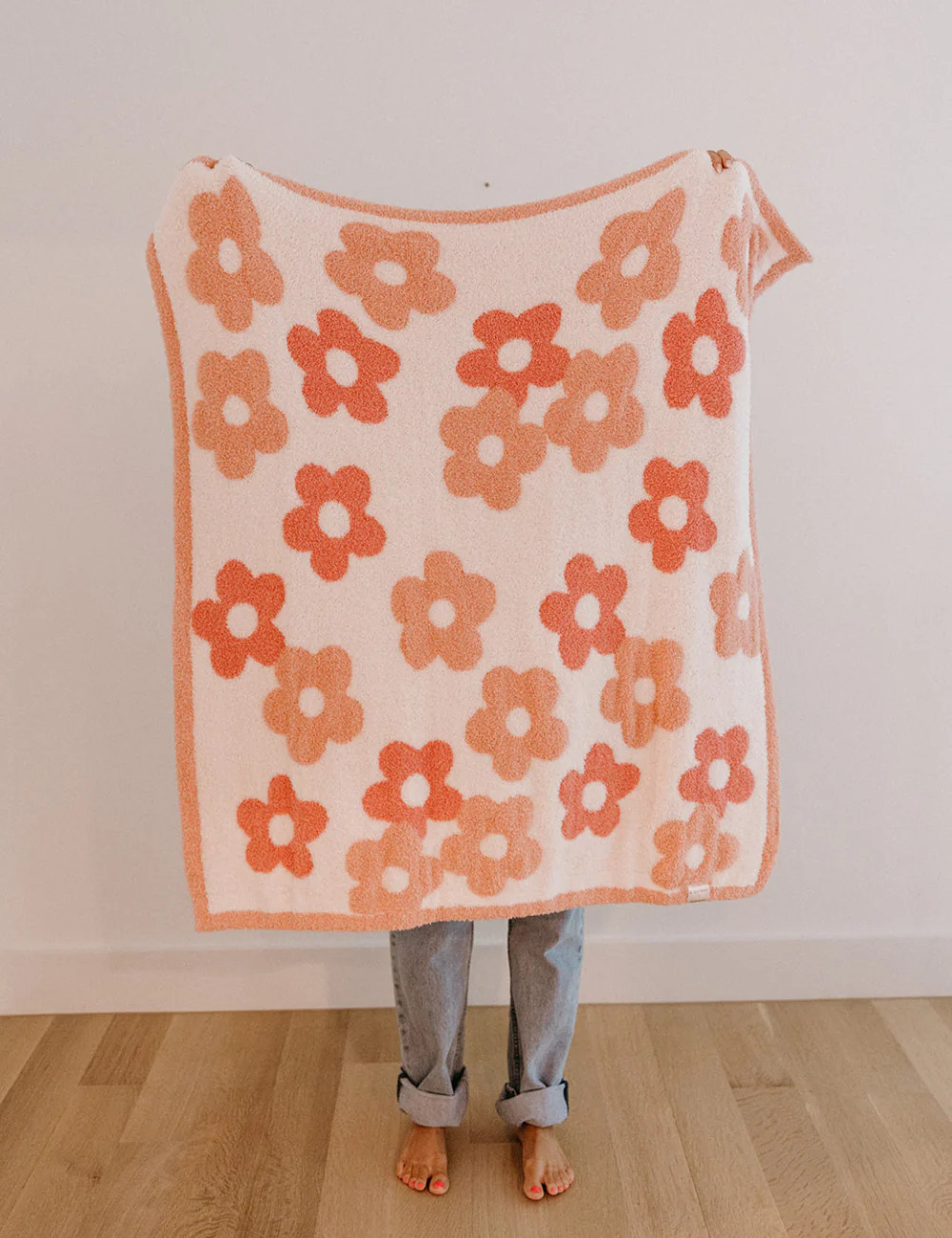 TSC x Madi Nelson: Daisies in Bloom Buttery Blanket | The Styled Collection