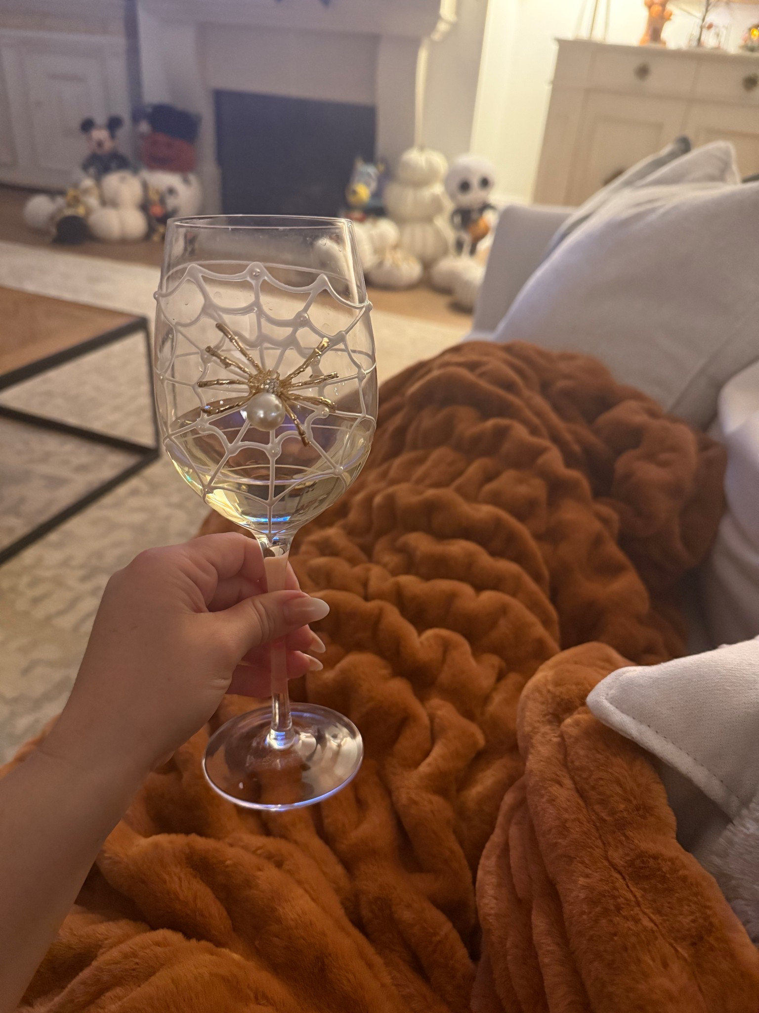 Obsessed with this blanket! Amazon find for half the price of the high dollar blankets but the quality is just as amazing!!!
#blankets #cozy #christmaspresent

#LTKFindsUnder100 #LTKSeasonal #LTKHome