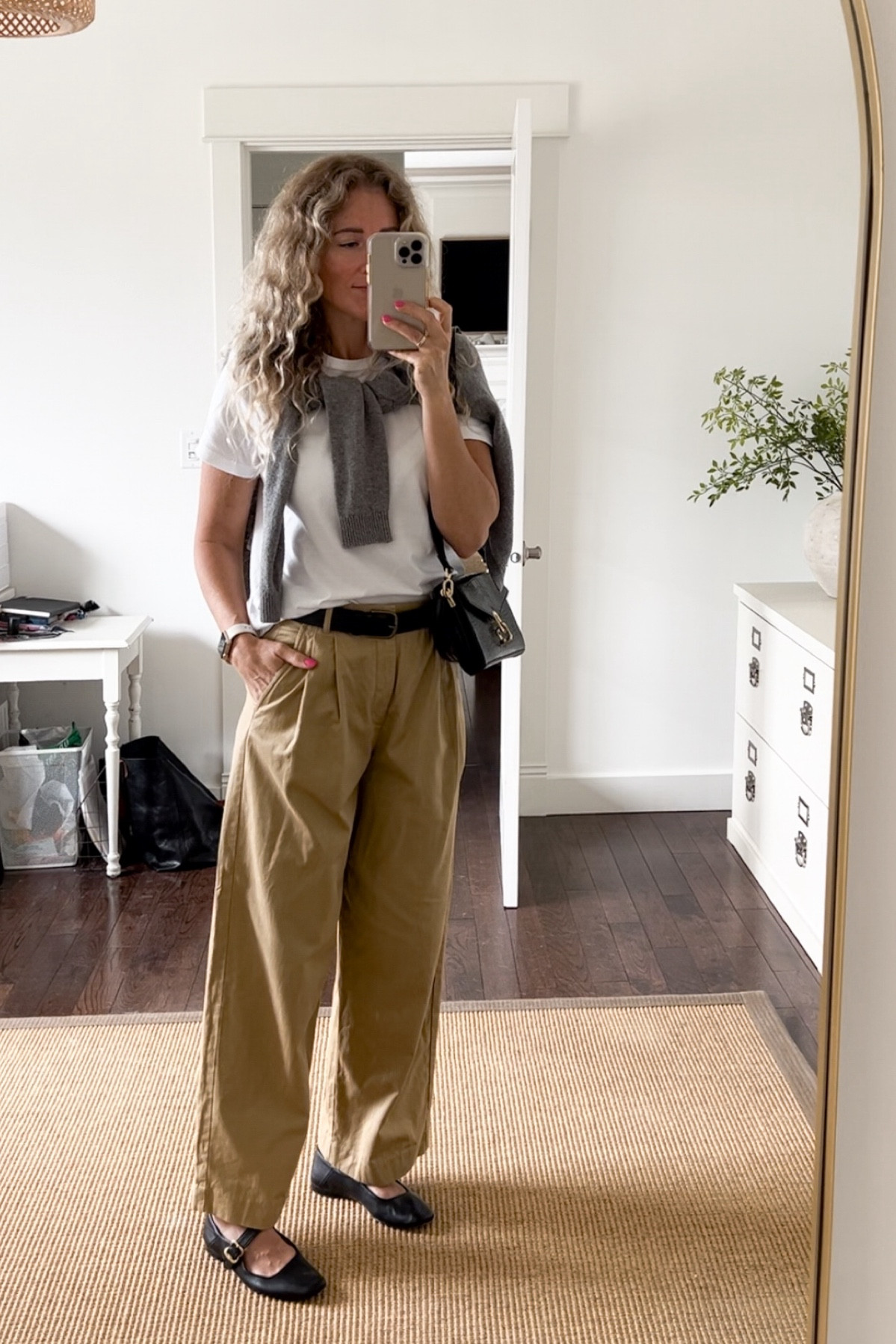 Shopping and lunch with the ladies. These pants are so comfortable, fit tts 



#LTKworkwear #LTKsale #LTKshoes