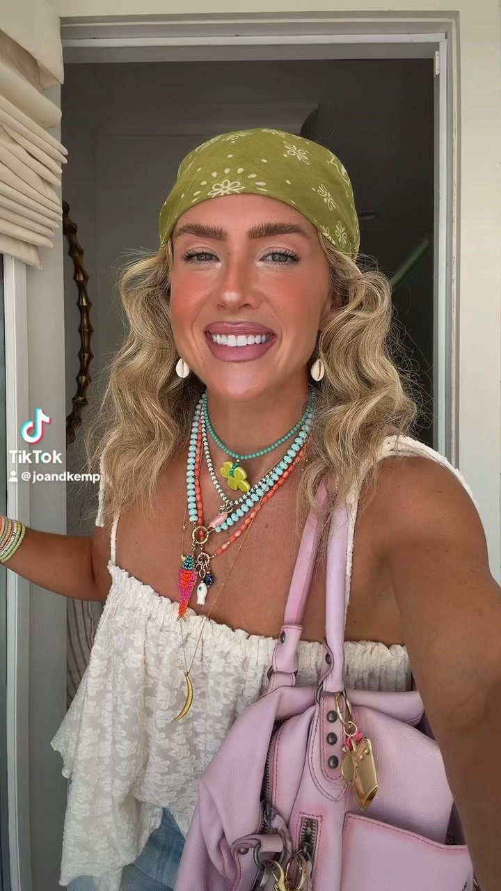 Jewelry tour! Any brands that weren’t linkable I linked similar! Beaded fish necklace: Cara O Sello, Earrings: Sea Bones, Custom fish charm necklace: Not Columbia & Company (looking for the brand) 🐠✨🐚

#LTKootd #LTKSeasonal #LTKvlog