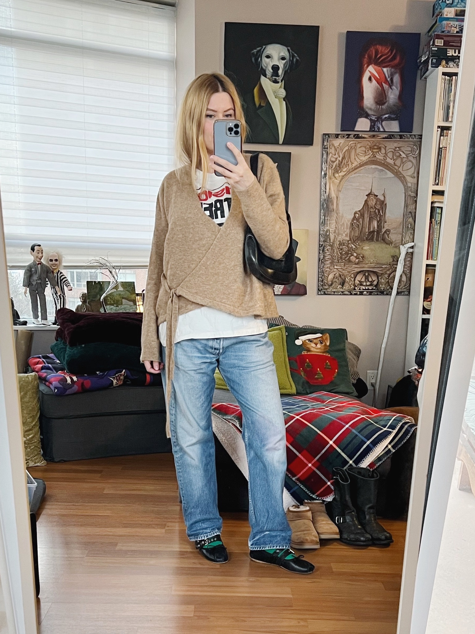 When I bought my husband his Vision Streetwear shoes for Christmas, I bought myself a t-shirt.
Jeans and bag vintage, ballet flats secondhand. 
•
.  #falllook  #torontostylist #StyleOver40  #secondhandFind #fashionstylist #slowfashion #FashionOver40  #visionstreetwear #MumStyle #genX #genXStyle #shopSecondhand #genXInfluencer #miumiuflats #genXblogger #secondhandDesigner #Over40Style #40PlusStyle #Stylish40


#LTKstyletip #LTKover40 #LTKshoecrush