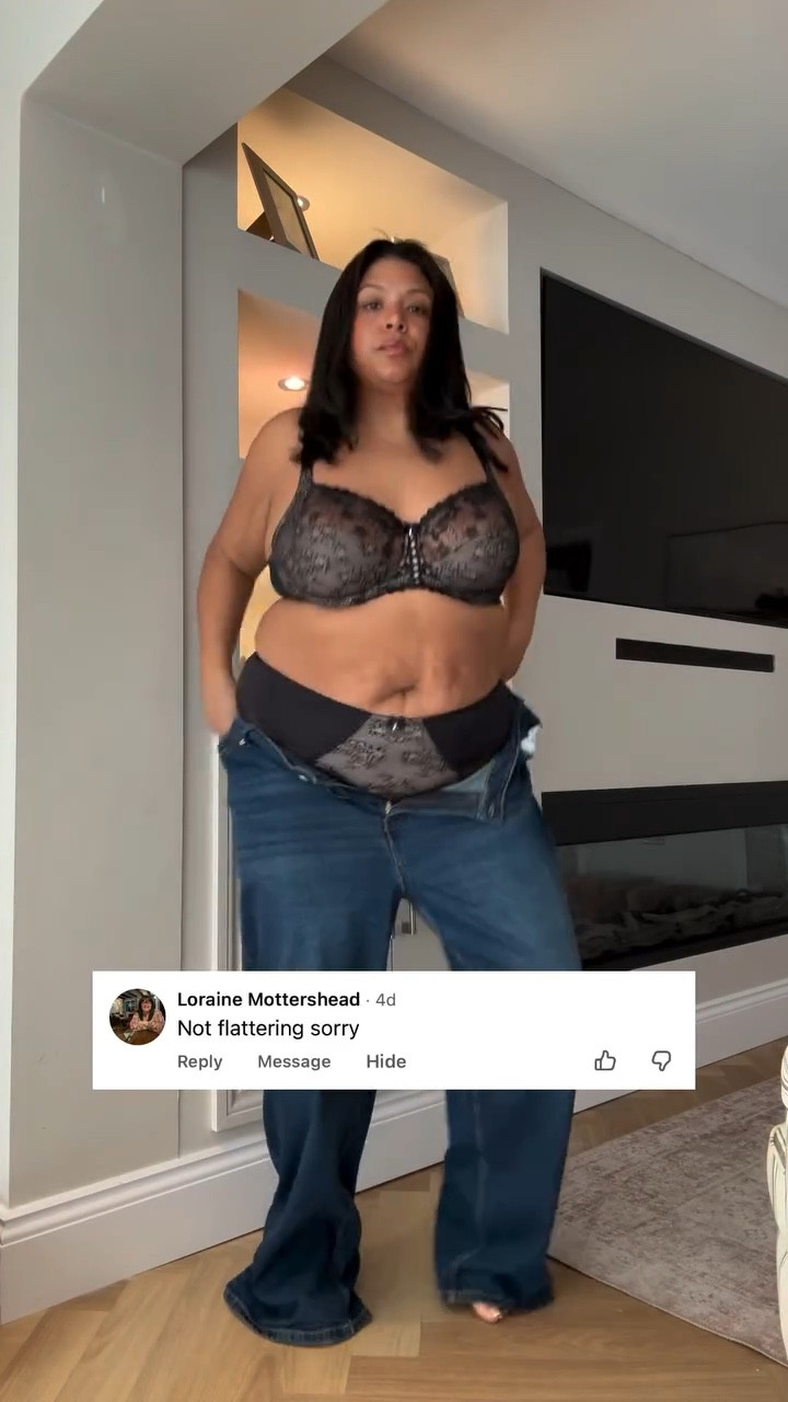 Flatter… like flutter but fatter?😂😂

I used to dress to flatter myself. Make myself look smaller. But now I simply wear what makes me FEEL GOOD! 

Yes oversized T-shirts make me look bigger, I really don’t care. I just love them! 

Cinched in tops, make me look smaller. I love the style of a cinched in top, but I don’t wear them because I look smaller. I wear them because I love the style of them!! 

Dress in what YOU want to wear, not what someone else tells you too❤️

Let me know if you want the links✨

#plussize #bodypositive #size20 #size22 #selflove