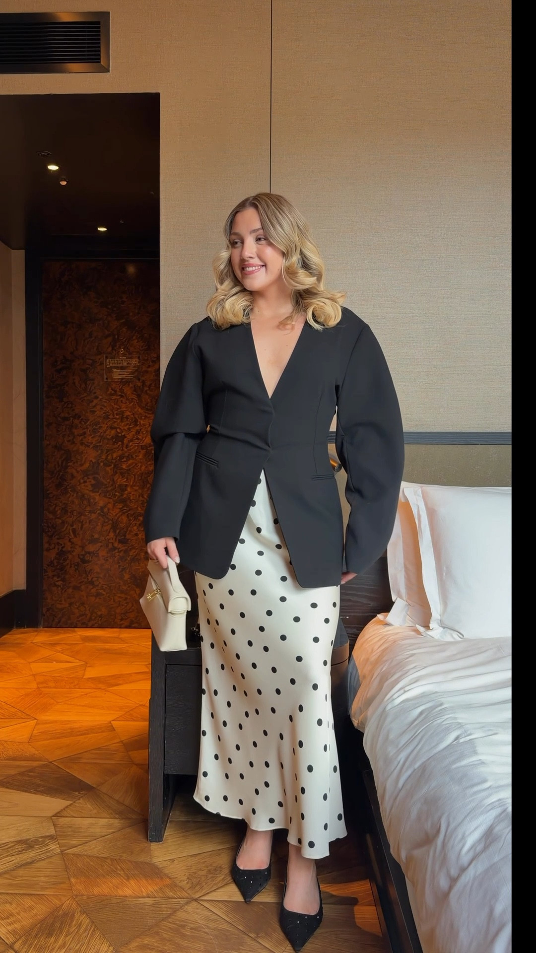 Dinner ootd 

Polka dot 
Maxi skirt
Satin skirt
Blazer
Structured blazer 
Spring outfit
Evening outfit 

#LTKuk #LTKluxury #LTKspring