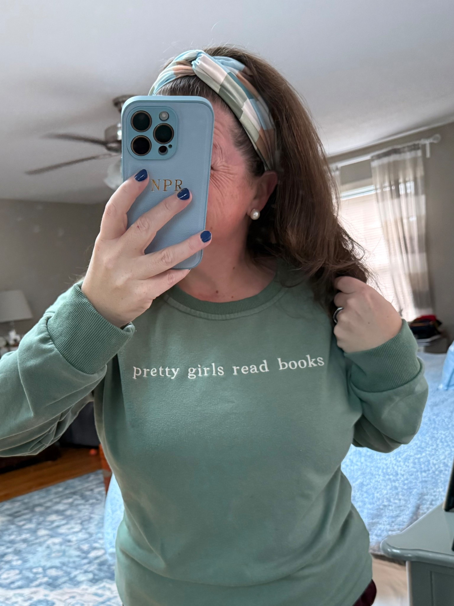 Pretty girls read books. 

#LTKMidsize #LTKOver40 #LTKootd