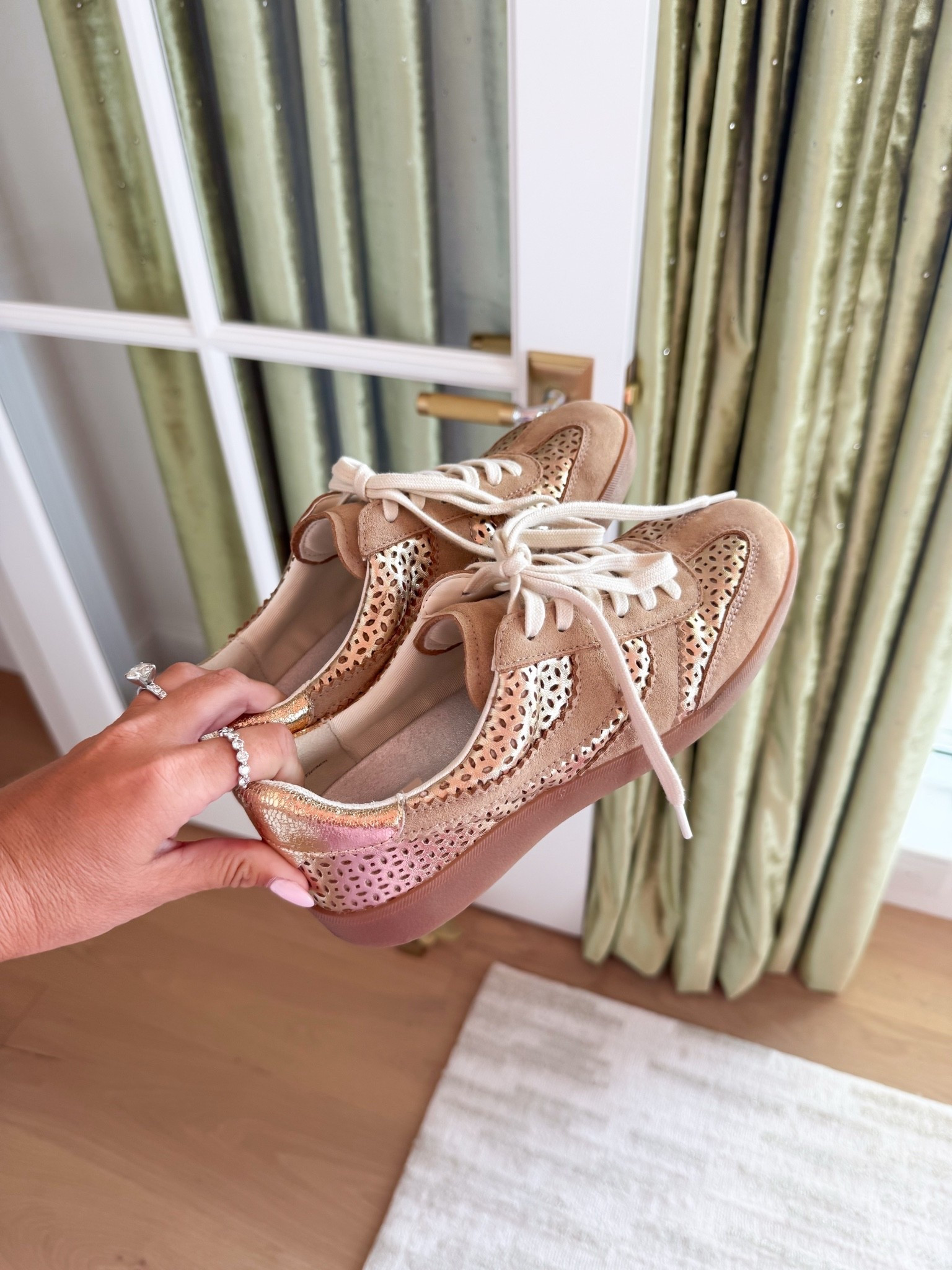 These are so comfy and run TTS!

#LTKTravel #LTKootd #LTKgrwm