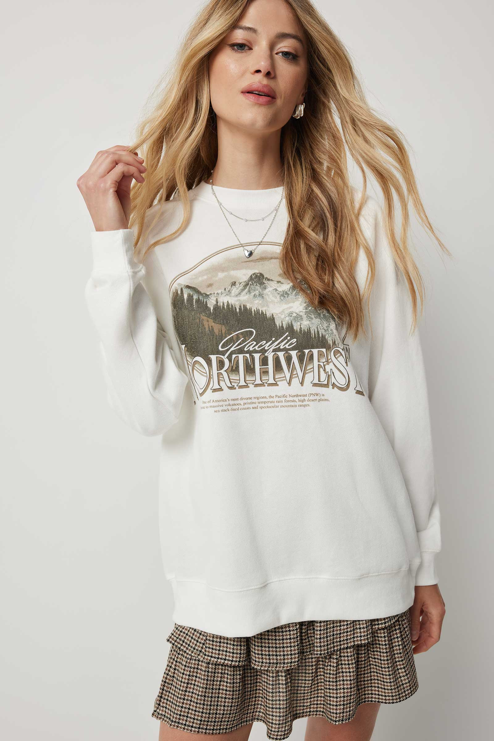 Destination Raglan Sweatshirt | Ardene
