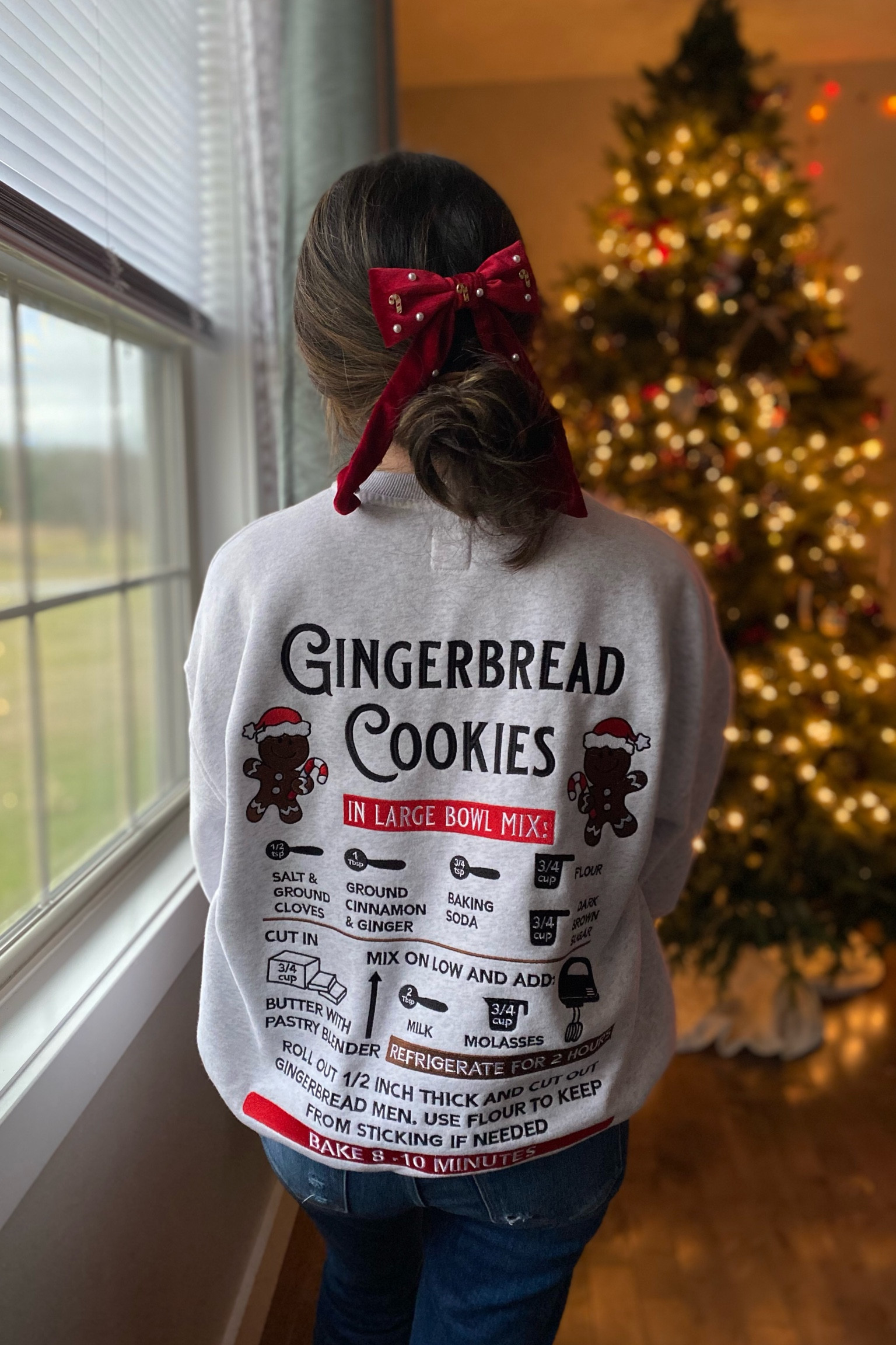 In love with my gingerbread cookie recipe sweatshirt!  Best part is it’s fully embroidered 🫶 oversized fit

Christmas office party, Christmas outfit , comfy, casual, red velvet hair bow

#LTKParties #LTKHoliday #LTKWorkwear
