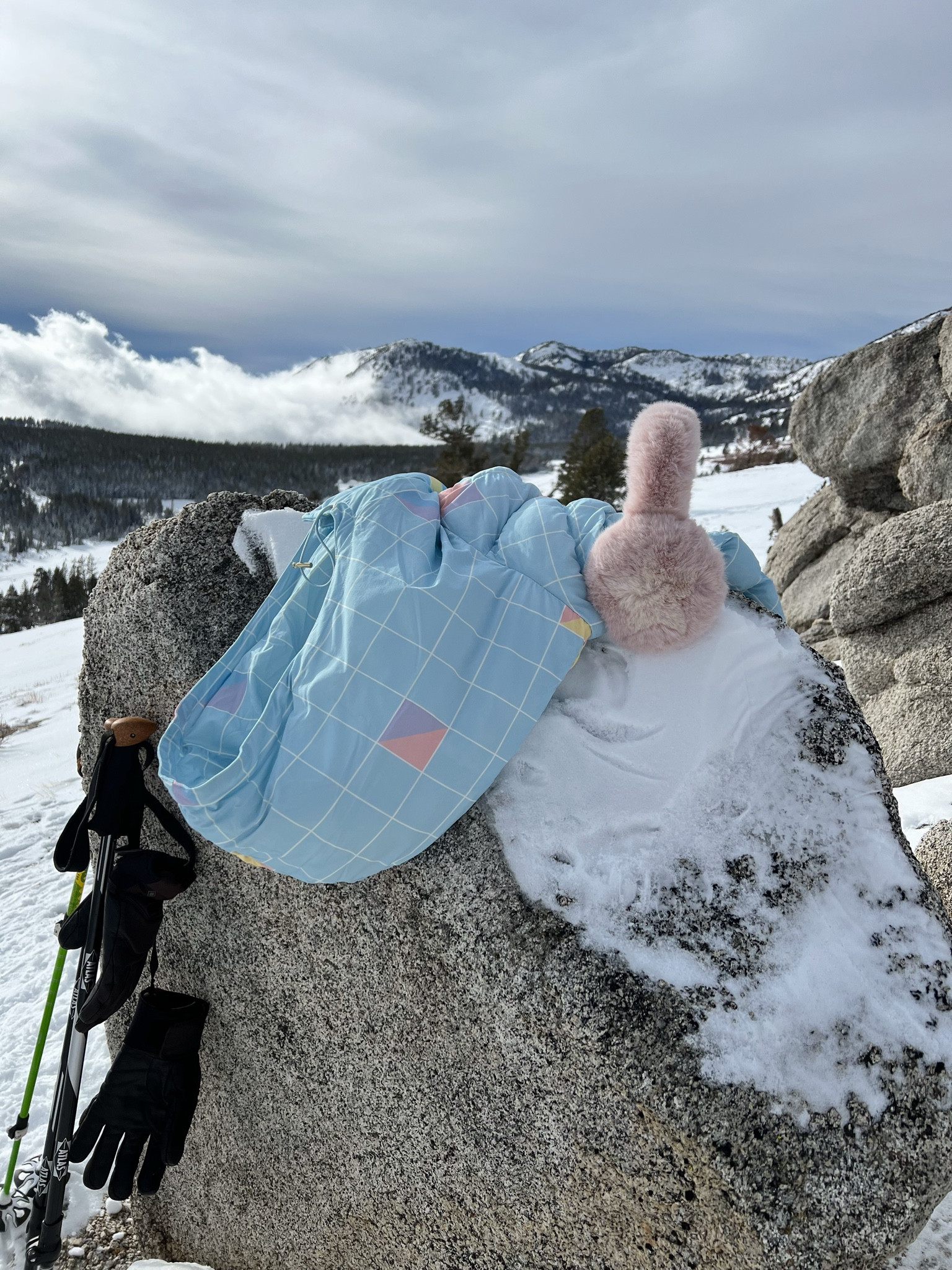 ❄️ Selkie puffs and Sugar muffs☃️ It’s snow adventure season! Sugar muff ear muffs from EmiJay are selling out! Grab your favorite color before they sell out! 

My Selkie puffer is sold out (I got it in a mystery bag!) but I linked the same style and other Selkie puffers! 

#snowgear #winteroutfit #snowoutfit #selkie #selkiejacket #pufferjacket #earmuffs #emijay 

#LTKSeasonal #LTKMidsize #LTKStyleTip