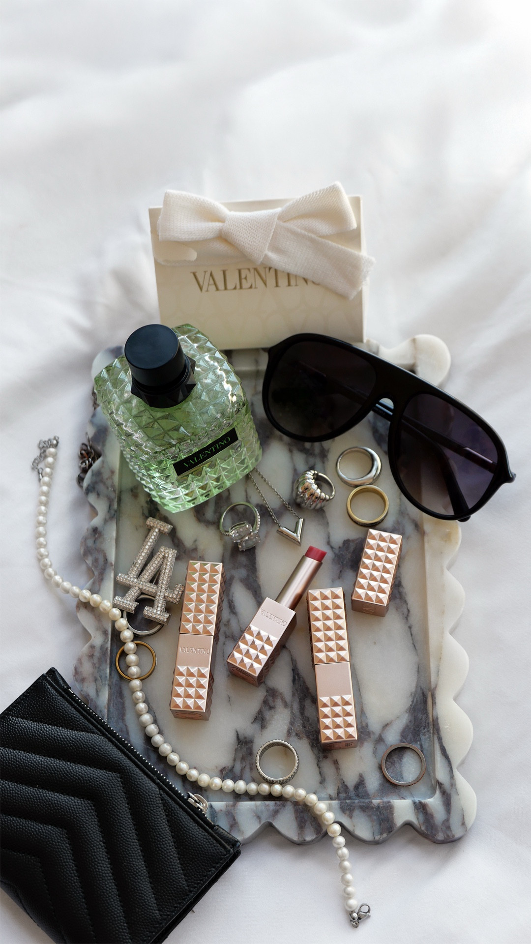 One of my fave scents from @valentino.beauty - Donna Born in Roma Green. Absolutely love the warm notes of Tea Accord, Jasmine and Vanilla. And can't wait to try the Hydrating Disco Lip Balm - a lip balm with pH-activated color and nonstop hydration