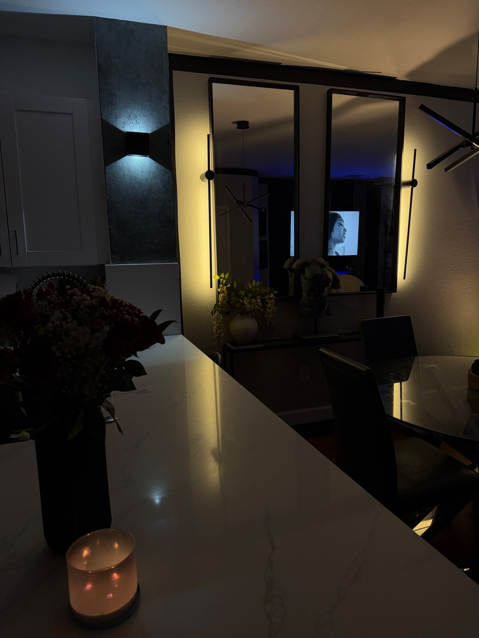 The perfect mix of moody and minimal — this is my favorite corner at night


LTKHome , LTKDecor , modernhome , diningroominspo , LTKFinds , homedesign , interiorinspo , cozyhome


#LTKStyleTip #LTKU