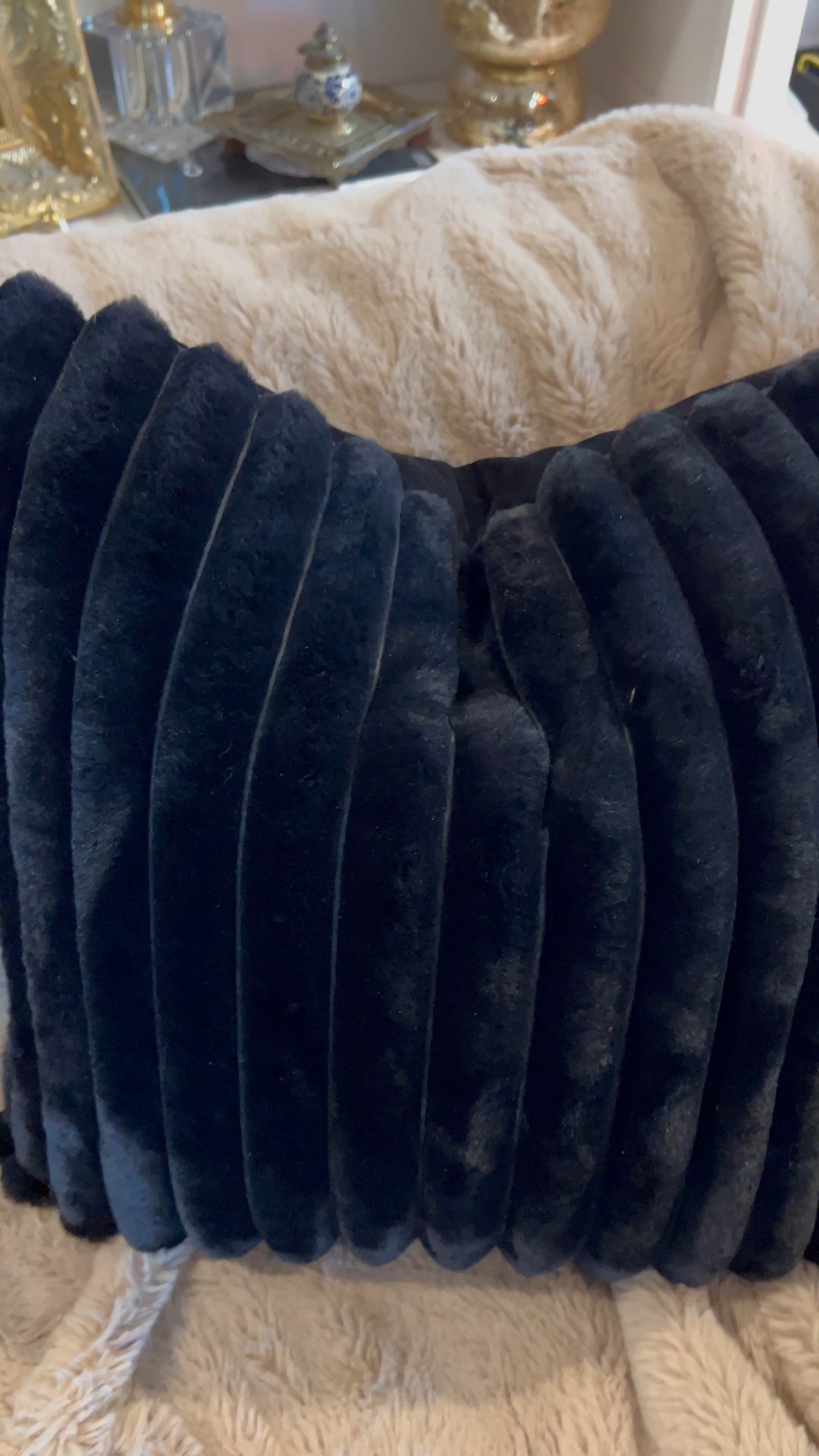 Faux fur pillow covers! They come in multiple colors and sizes! Luxury for less! 

 #pillowcovers #fauxfur #LTKHome