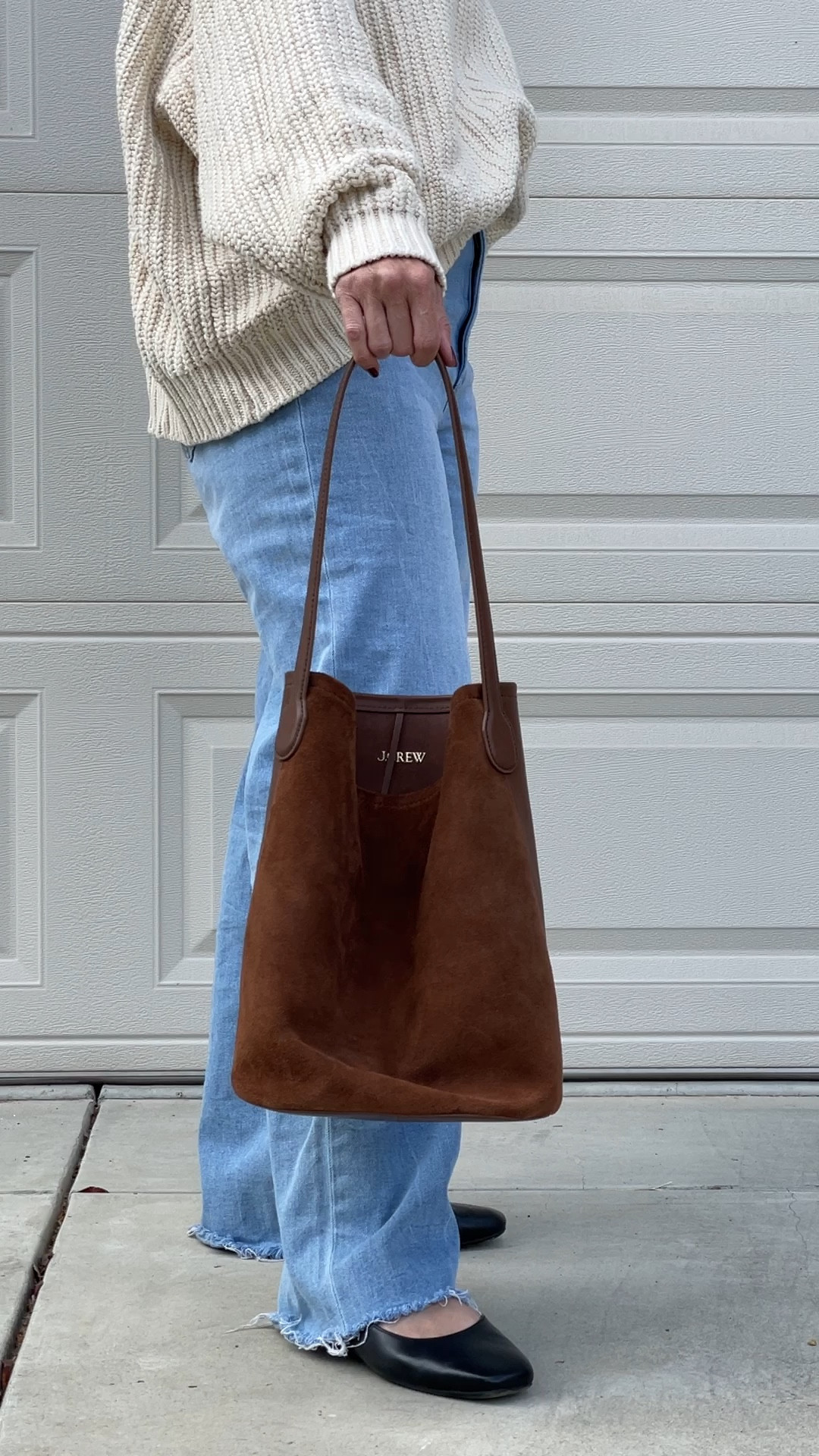 Suede? Leather? Why not both! 💃🏻 Loving this suede and leather hybrid bucket bag ❤️ It’s perfect for fall and under $200 🙌🎊

#LTKOver40 #LTKVideo #LTKItBag
