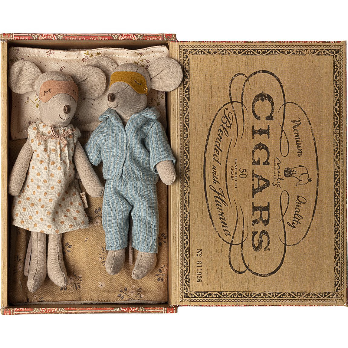 Mum & Dad in cigarbox | Maisonette