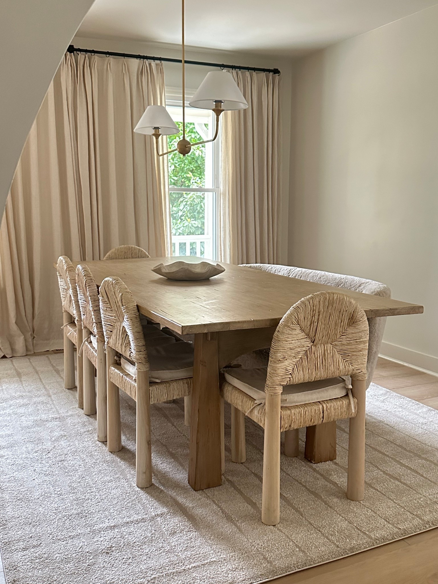 Coziest dining room!

Dining table
Light fixture
Rug
Dining chairs 
Curtains 
Curtain rod 

#LTKSeasonal #LTKSaleAlert #LTKHome