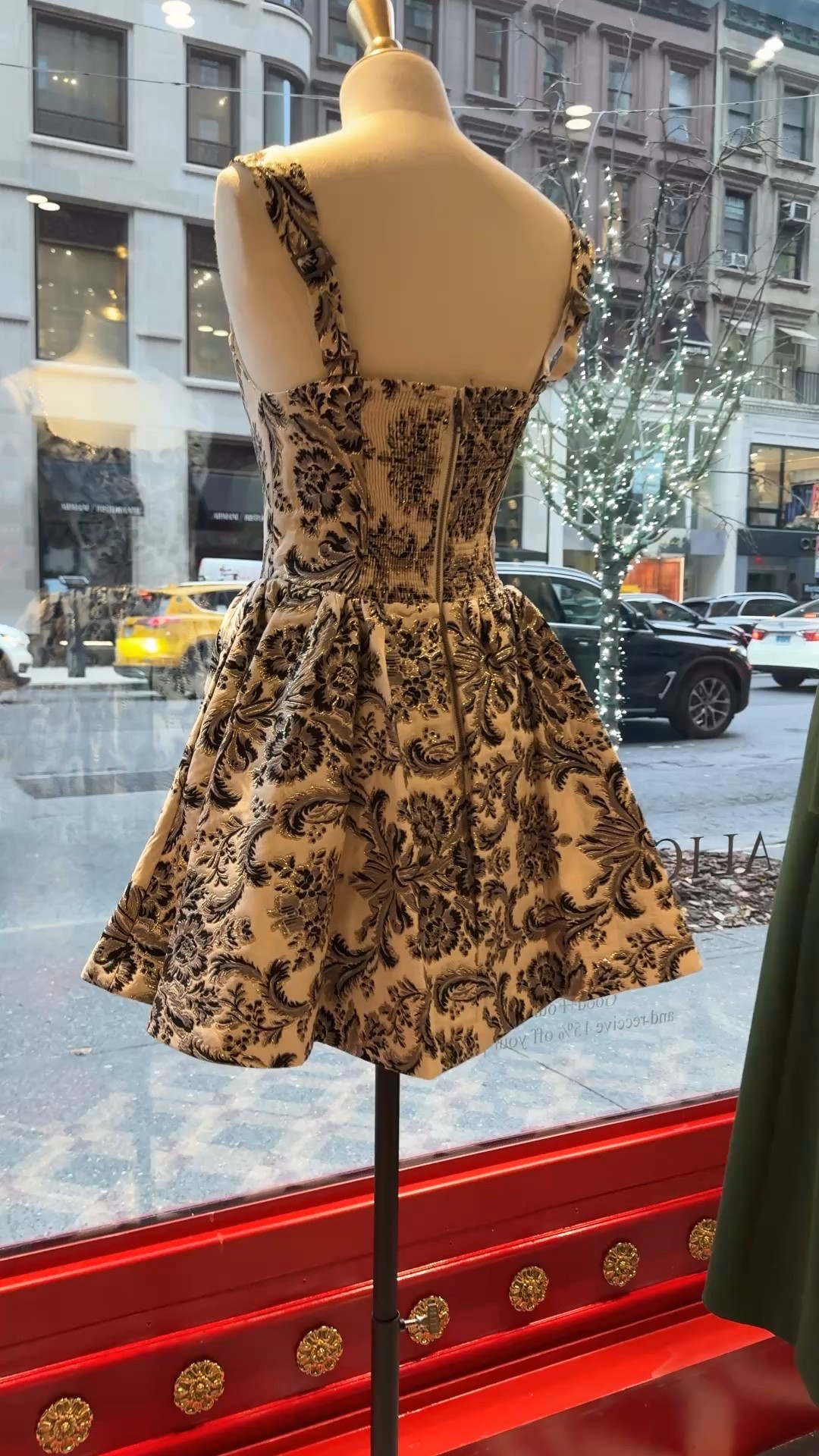 Sparkly minis ✨ holiday party outfits, Holiday sparkle scouting at Alice + Olivia ✨

#LTKHoliday