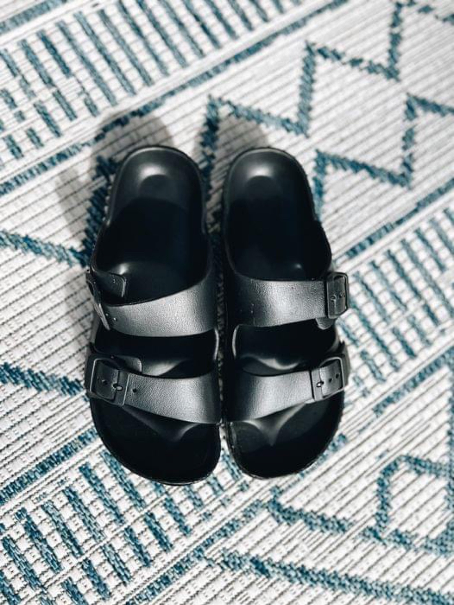 Comfy sandals 
Amazon find 
Fashionably late mom 
Fashionablylatemom 