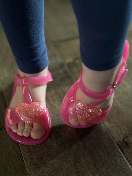 How cute are these jelly sandals from Old Navy??? They come in a few styles! 

#LTKSeasonal #LTKkids #LTKfindsunder50