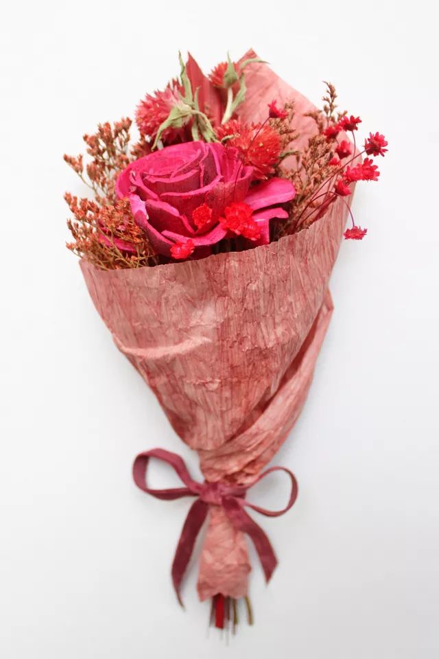 Roxanne's Dried Flowers Pretty In Pink Bouquet | Urban Outfitters (US and RoW)