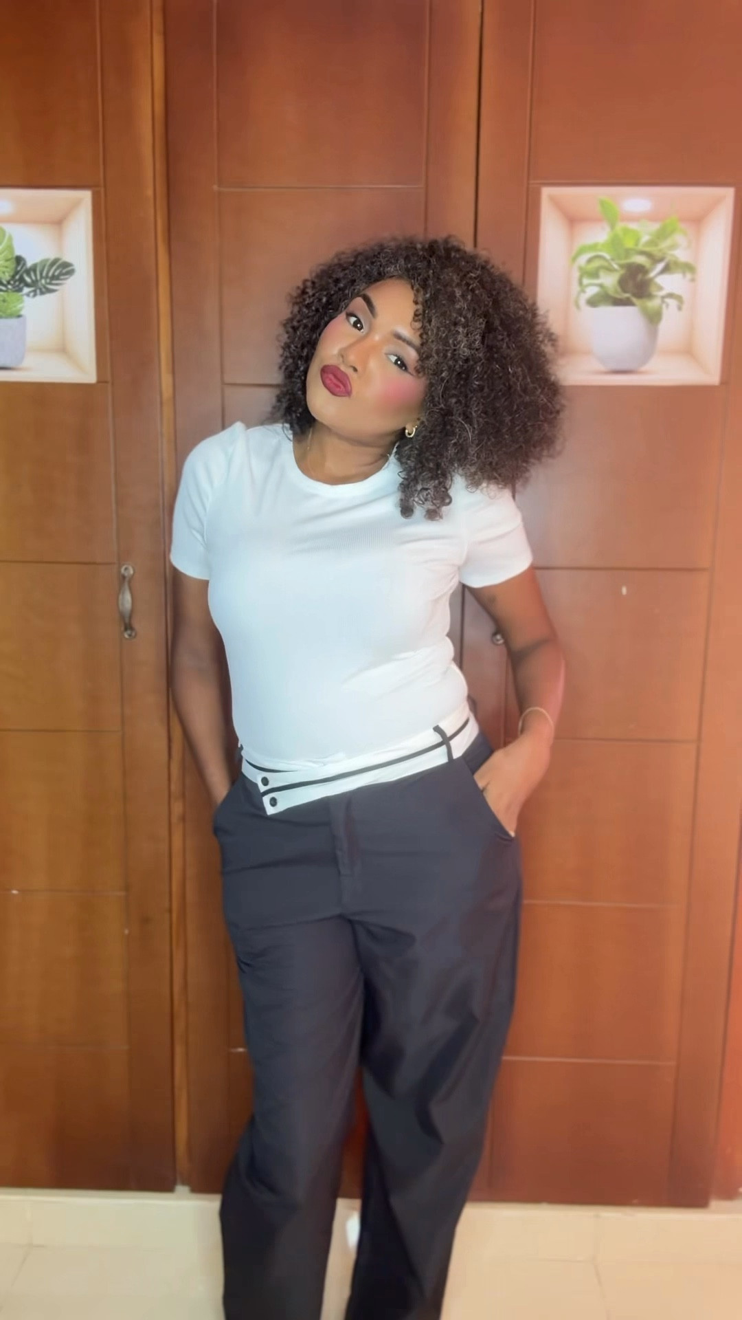 We started the 2025-2026 school year with the motto: innovate and learn. Since we had to represent the garden of coexistence, where on the first day of work, respect was the value and the daisy was the flower of the day, I wore white to represent said flower.

Tell me what you thought of the outfit?

#loidamua #teacheroutfits #teacherstyle

#LTKStyleTip #LTKBeauty