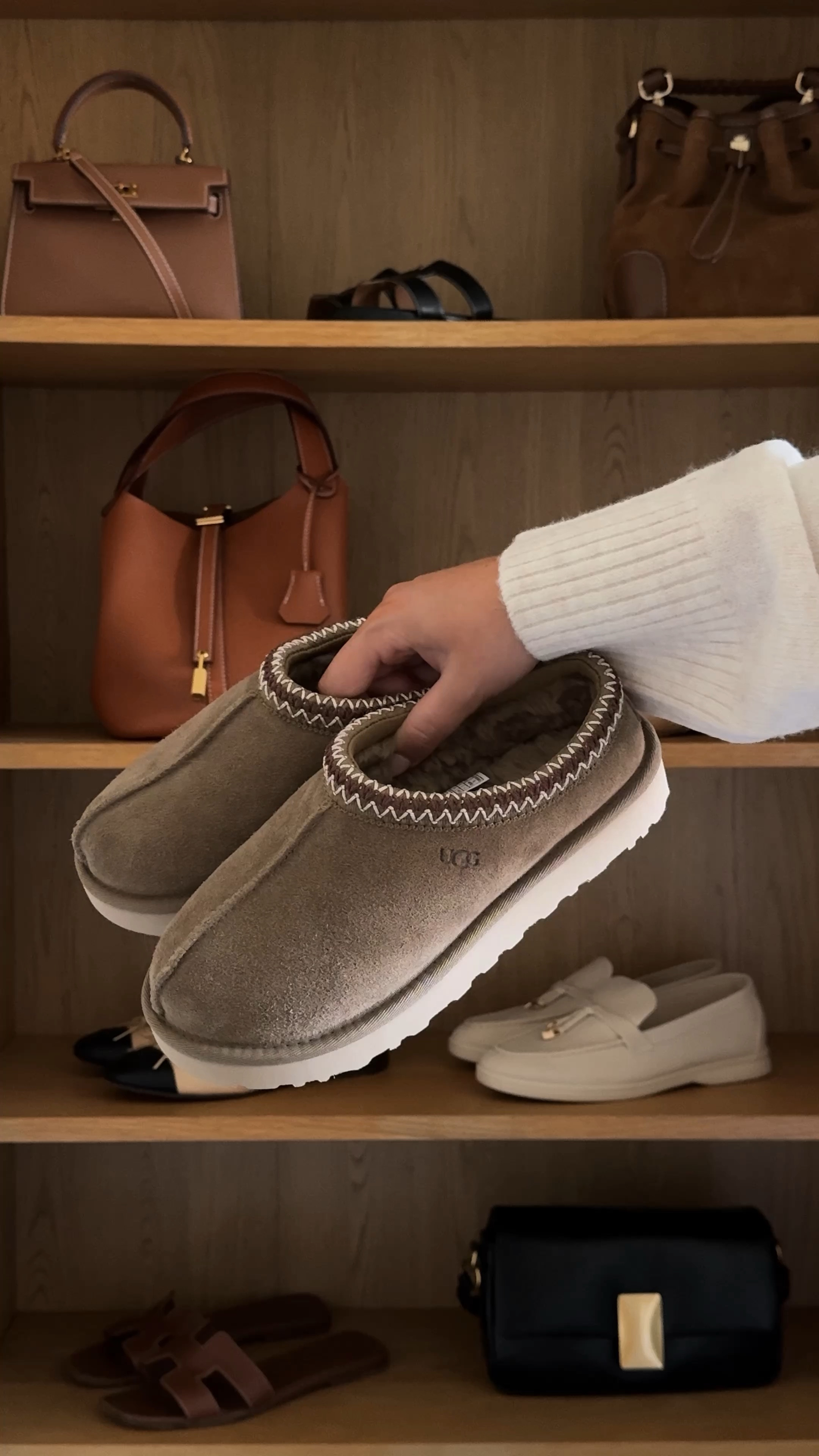 Autumn Shoes 🤎🍂 #ugg #tasman #tazz #adidas #samba #autumnshoes #autumnugg #uggseason

#LTKSeasonal