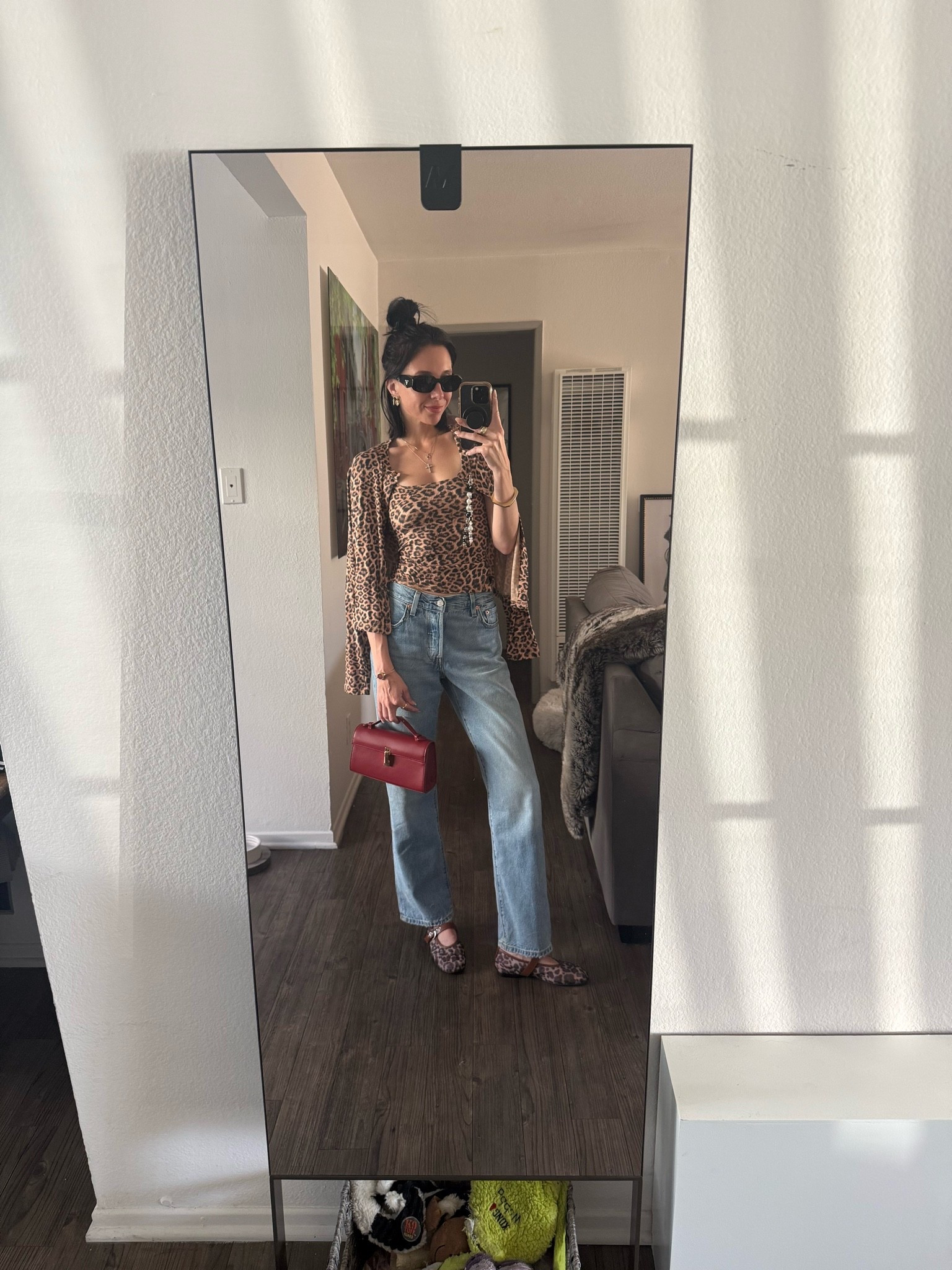 Easy, casual comfy #malfit #outfitideas #everydayoutfit #casualoutfit #whatiwore #ootd #outfitinspo #everydaystyle #neutraloutfit #denim #cardigan #levis #animalprint #leopard

#LTKgrwm #LTKootd #LTKdayinmylife