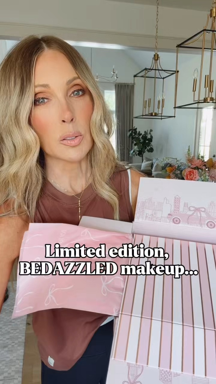 If you want to get an early jump on holiday shopping, when the price is as low as it will get, and you can add code JENNY15, check out a lot of Tarte's holiday bundles!! Limited edition, bedazzled and the deals won't be this low until Cyber Week... spread out the spending :) 

@Tarte #tartepartner #ad 
@tartecosmetics