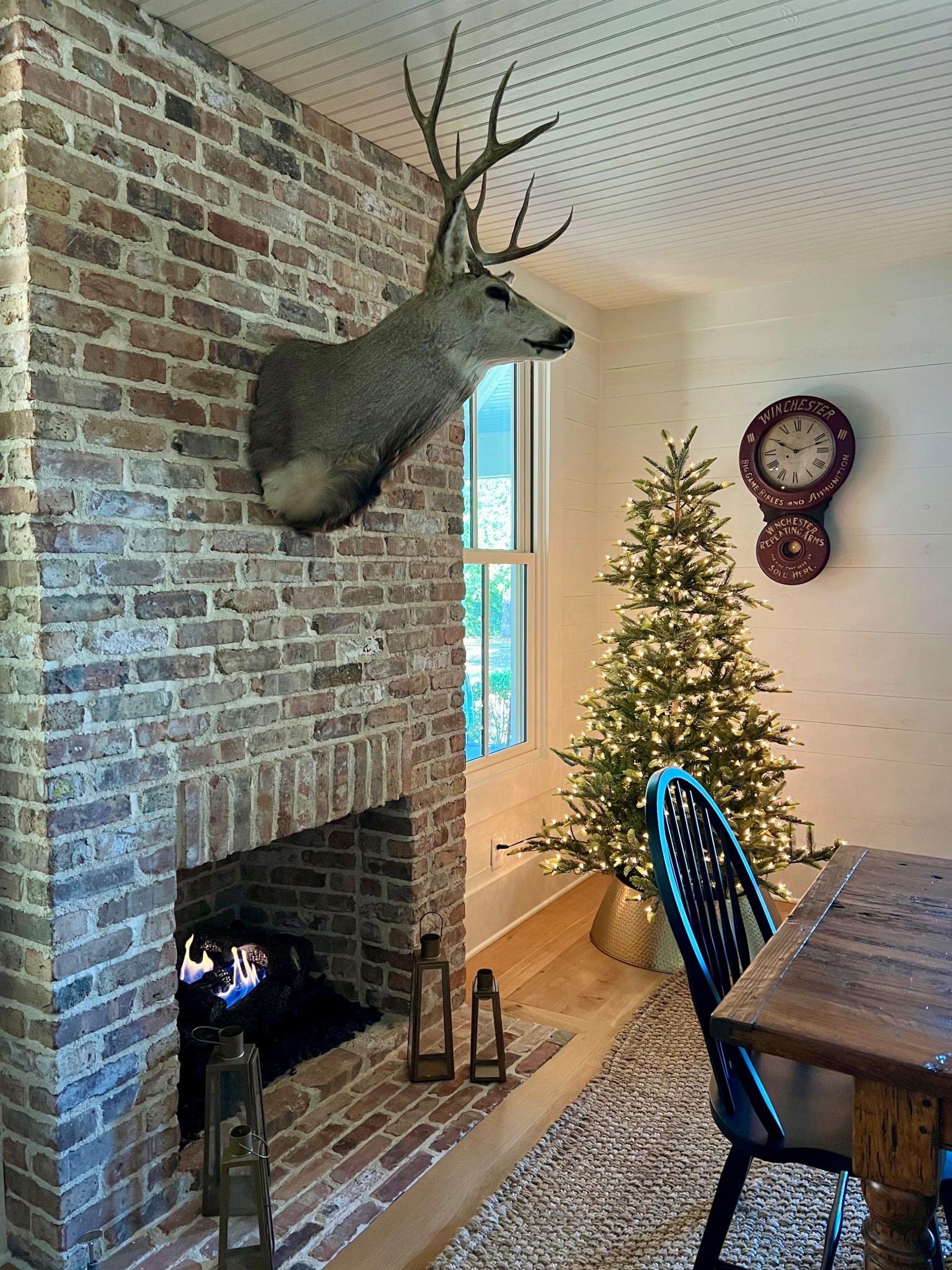 Dining room Christmas tree magic 🎄✨ Cozy neutral Christmas decor with warm lights, simple ornaments, and farmhouse charm. Shop our holiday dining room look on LTK!

#DiningRoomChristmasTree #ChristmasDecor #HolidayHome #FarmhouseChristmas #NeutralHolidayDecor #LTKHome #LTKHoliday #ChristmasTreeDecor


#LTKSeasonal #LTKHome #LTKStyleTip