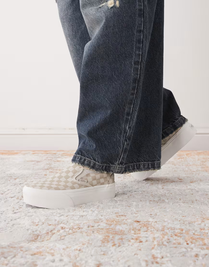 Vans Classic Slip-On Stackform checkerboard sneakers in beige-Neutral | ASOS (Global)