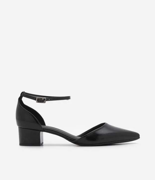 Sapato Scarpin com Bico Fino e Salto Bloco Preto | Renner (BR)