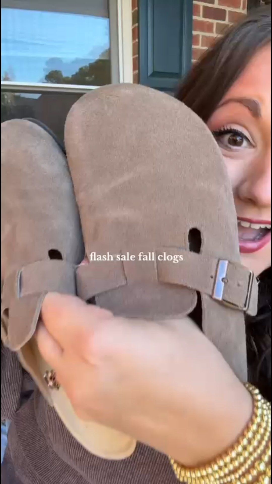 These feel like slippers but look like $140 clogs 😍 under $40, insanely comfy, and yes — they fit wide feet too!
#CozyStyle #amazonfinds #BudgetFriendly #clogs #fallfashion

#LTKPlusSize #LTKFindsUnder50 #LTKStyleTip