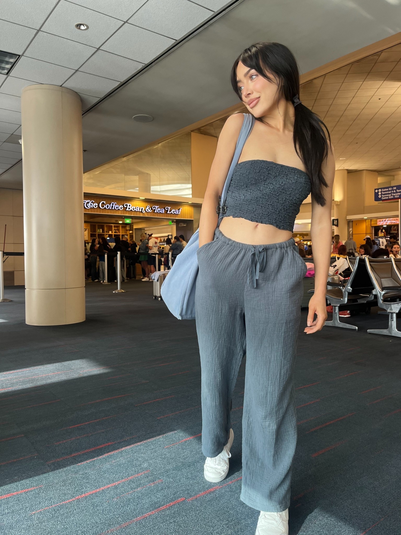 Hawaii travel fit


#traveloutfits#ootd#Ltktravel#Ltkoutfits