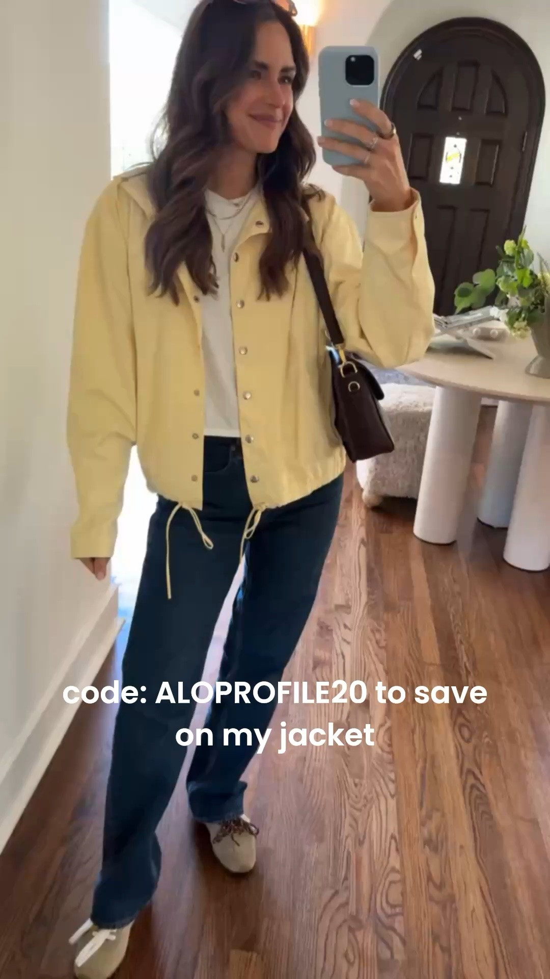OOTD - obsessed with this lightweight jacket for spring 

Jacket & top - small
Jeans - 25

Bag is @Vivrelle use code: LAURENROSCOP to save

#LTKootd