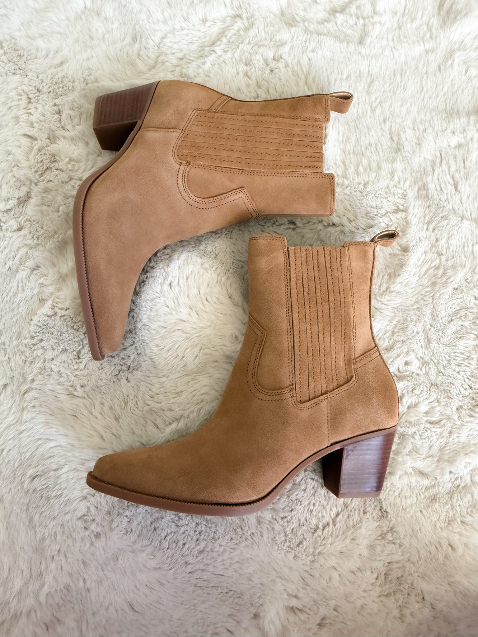 NSALE BOOTIES

#LTKvlog #LTKOver40 #LTKSaleAlert