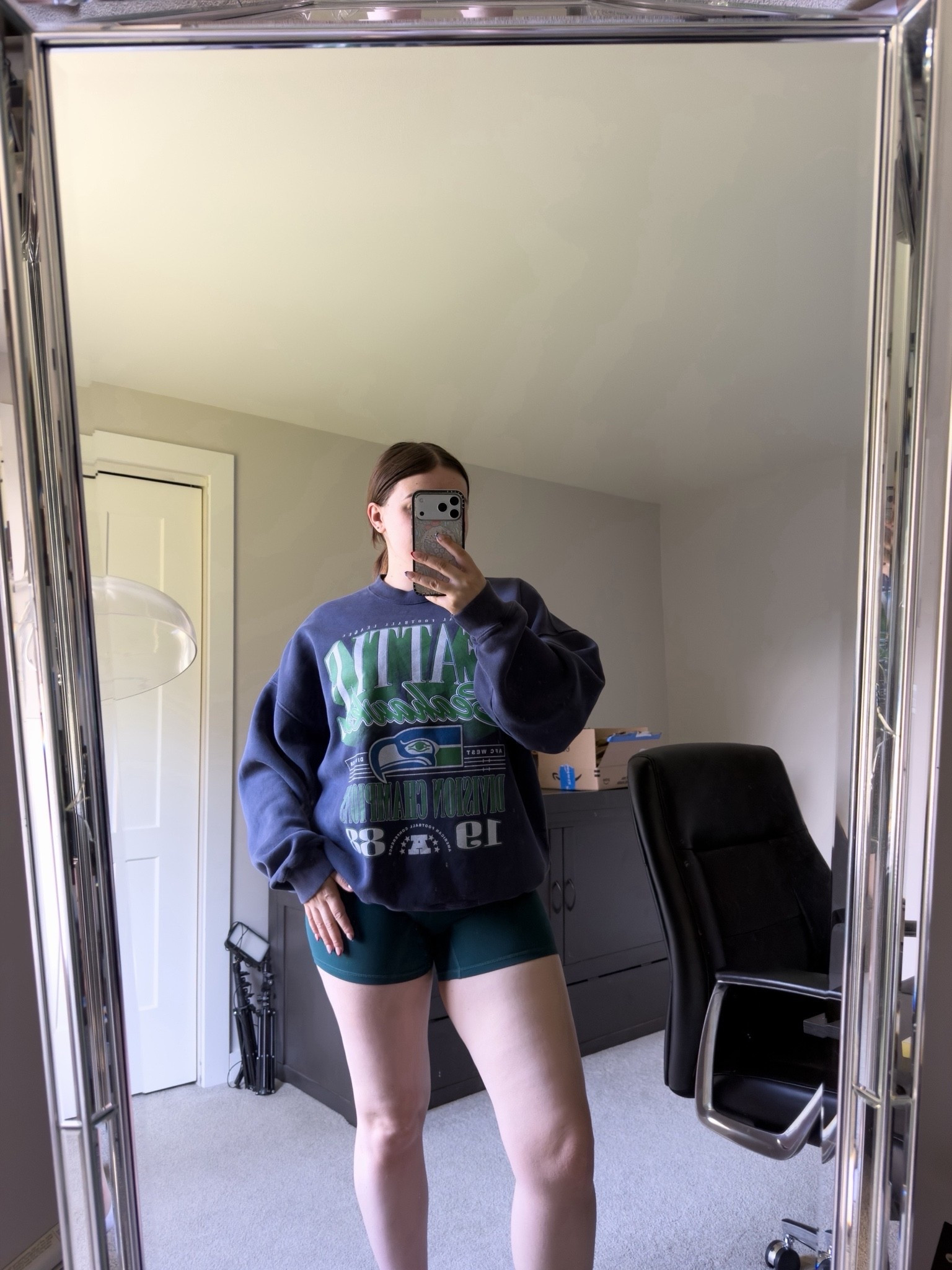Go hawks! Getting a little chilly in the morning so I’ve needed to layer sweatshirts before my workouts at the gym.

#LTKootd #LTKfitnessgoals #LTKMidsize