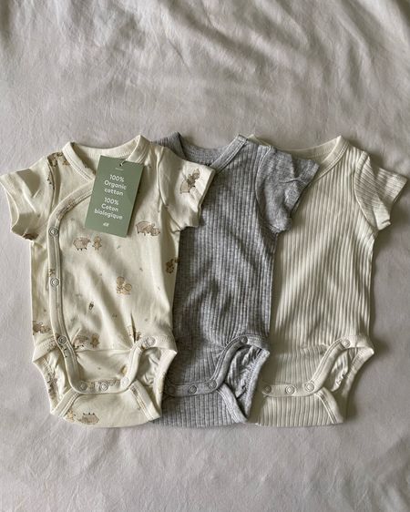 3 pack newborn sizing 🕊️ I don’t love fast fashion brands, but I do appreciate H&M offering a lot of organic cotton products for decent pricing!

#LTKkids #LTKbaby #LTKbump
