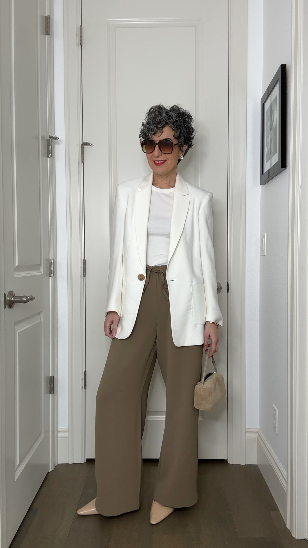 One Base 4 Ways 🤍 // I decided to try the Aritzia Lodge Pant after stalking them online for many weeks and they are definitely worth the hype! The fabric is substantial, drapey and non wrinkly and i just love the fit. Elastic drawstring waist, pockets and just super comfortable. I did a medium regular in these and I’m 5’8”. 
.
#aritzia #styleinspo