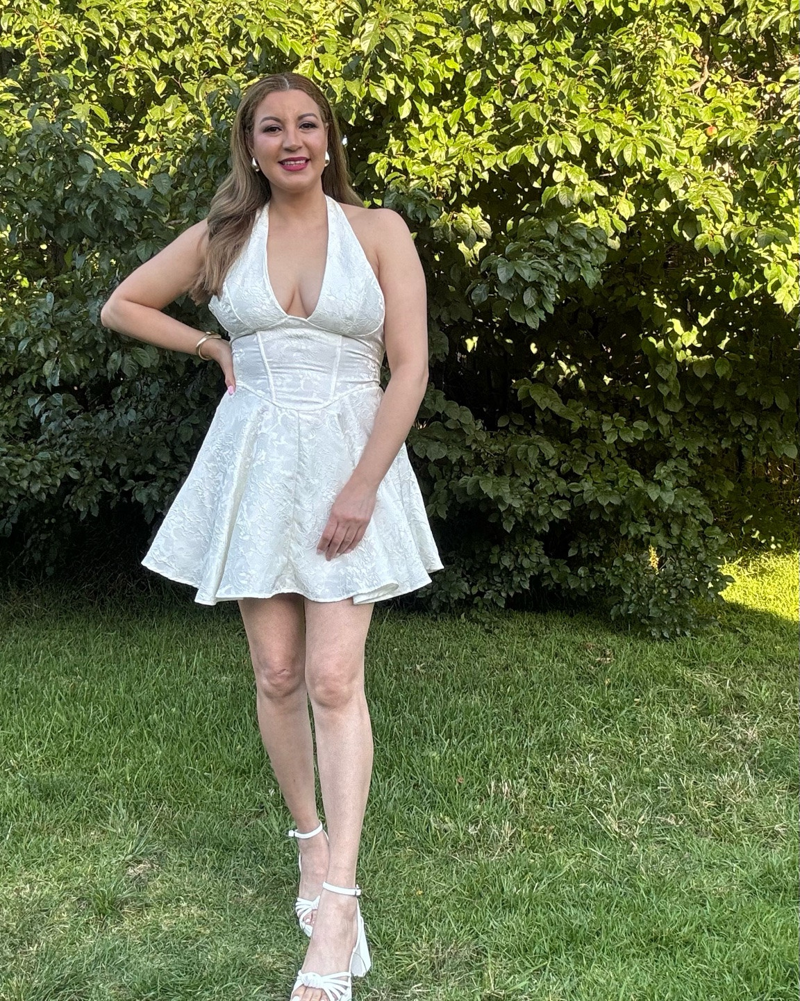 OYOANGLE Short dress with ruffles and open back for women, floral design, jacquard, halter neck.
Size:L

#LTKSeasonal #LTKmomlife #LTKSaleAlert
