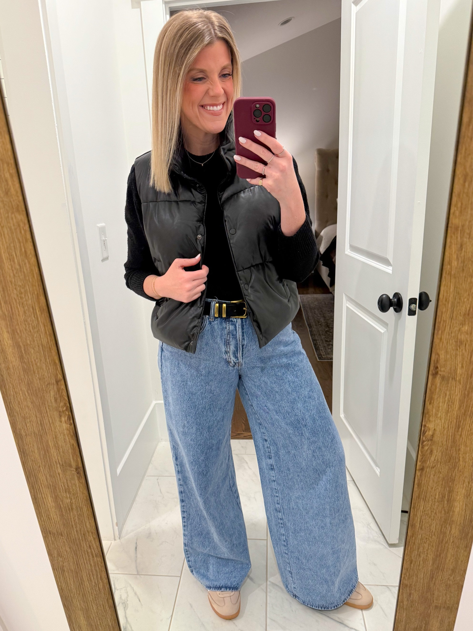 I think wide leg pants will always have a place in my closet now. If you haven’t tried them, do it! So comfy!! I have these in denim and black and wear them both so much. 💙🖤

#LTKStyleTip #LTKFindsUnder100 #LTKFindsUnder50