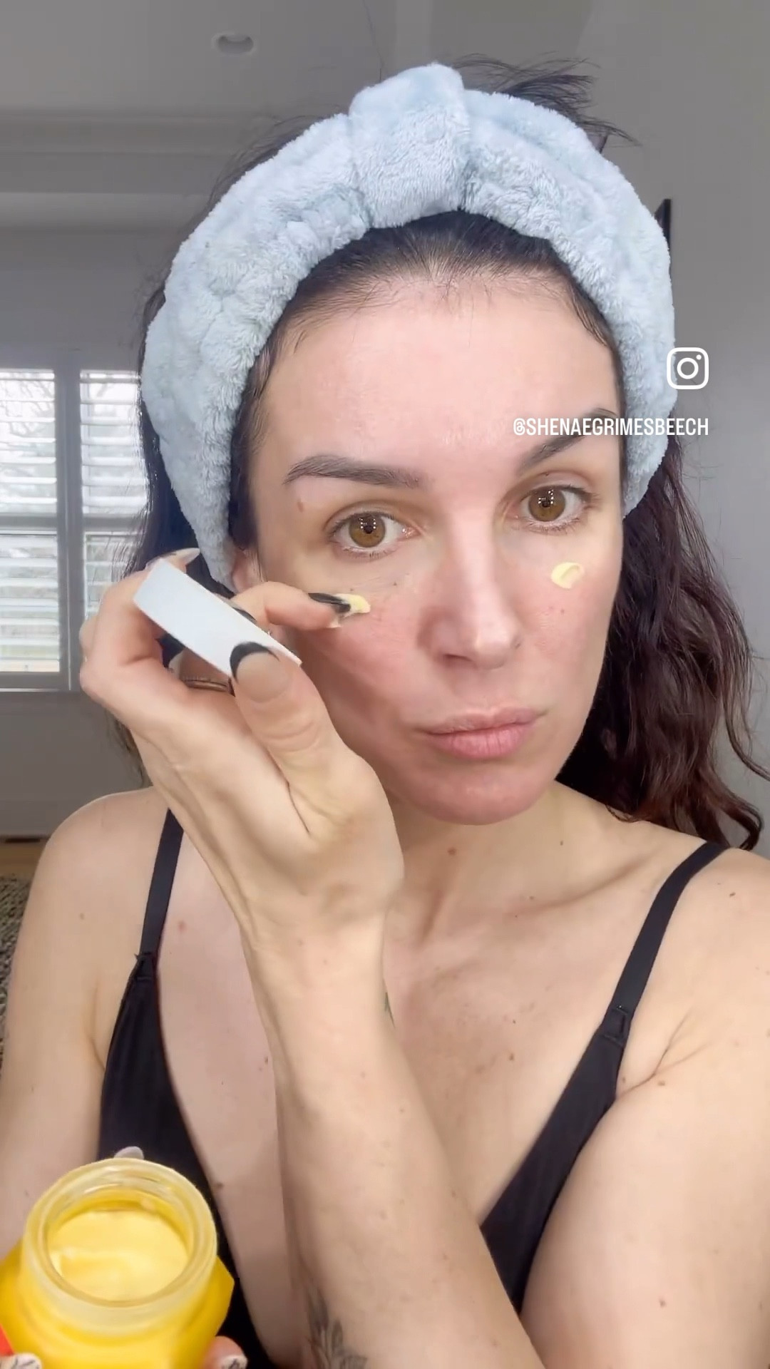 Quick morning skincare & 5-Minute makeup with my everyday faves!

Tips:
- As someone who’s struggled with rosacea forever, this combo of Hero cream & tinted sunscreen is my secret sauce to combat redness and skip foundation!
- I use my bronzer to warm skin, contour nose and jaw AND as eyeshadow!