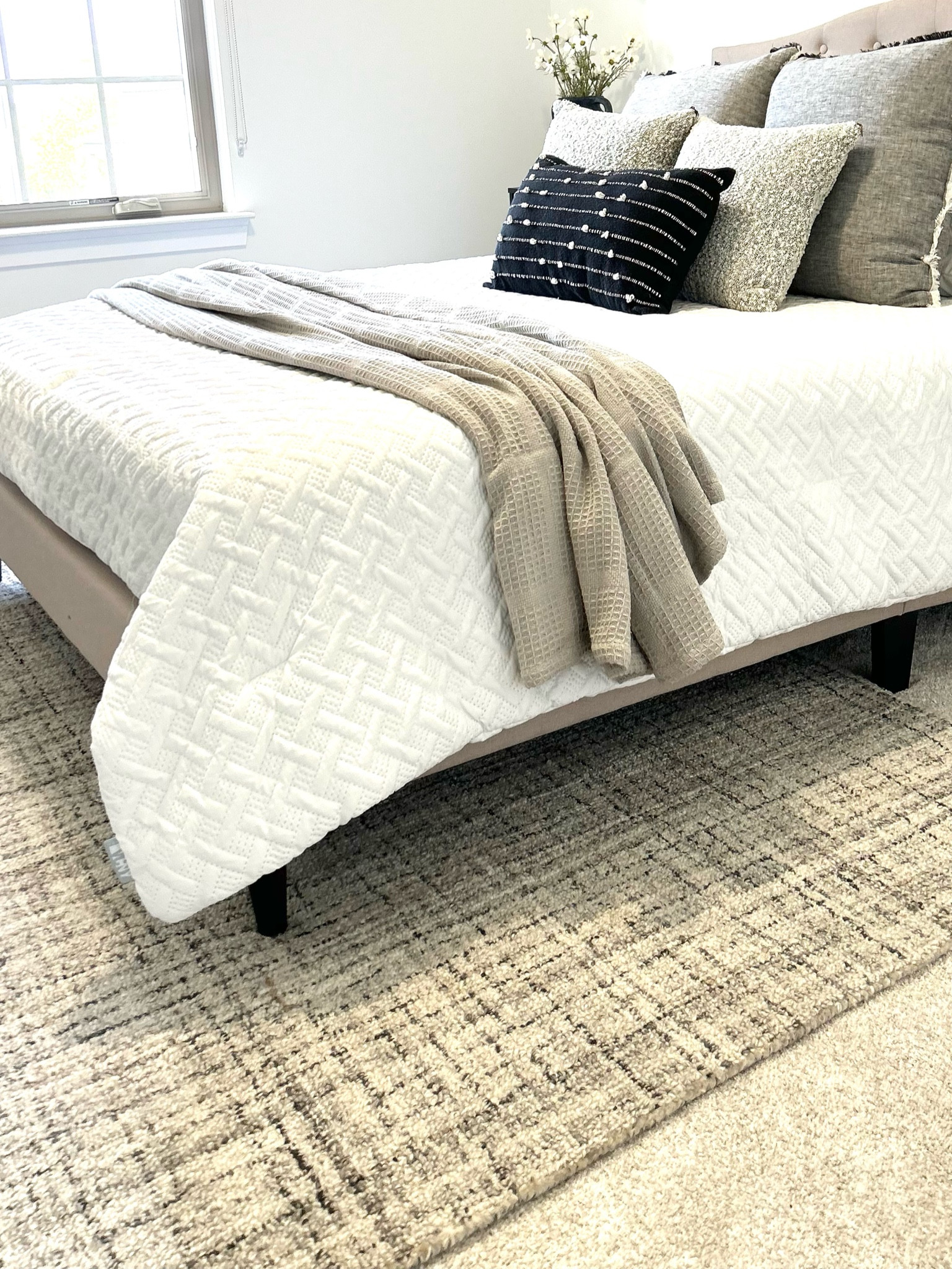 Neutral patterned rug 

#LTKhome